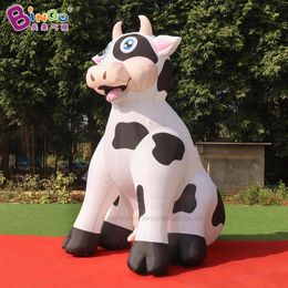 En gros de 8mh (26 pieds) avec des ventilateurs de la vache gonflable gonflable sur mesure, des ballons de modèle animal pour la fête de fête