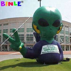 wholesale 8mH (26ft) avec ventilateur Alien gonflable géant pour événement extérieur avec lumières LED, ballon de dessin animé OVNI sur mesure pour la publicité