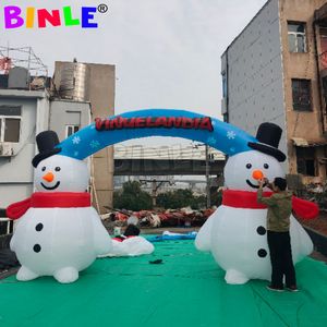 wholesale 8mWx4mH (26x13.2ft) con soplador con soplador Vacaciones Gigante inflable al aire libre Decoración navideña Arco de muñeco de nieve en venta