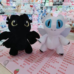 Groothandel Anime Zwart -en wit Kleine Flying Dragon Plush Toys Children's Games Play Mates Holiday Gifts Room Decoratie