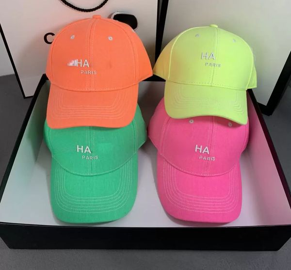 Casquettes de baseball en gros Designer Casquette Candy Fluorescent Cotton Baseball Couple Fashion Letter Street Shooting Cap