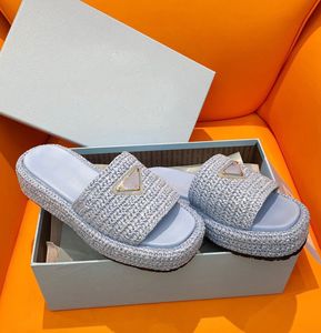Marca al por mayor 2024 Sandalias de mujeres zapatos Crochet Flatform Slides Flats Slip On Slippers Breath Flip Flip Flip Lady Casual Walking Eu35-41