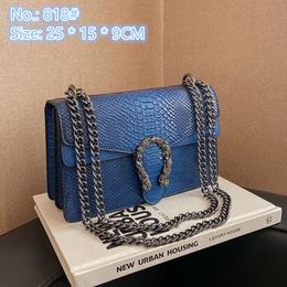 vente en gros sacs à bandoulière pour dames 8 couleurs classique en relief couleur unie sac à chaîne en cuir tendance de la rue sac à main en crocodile élégant double flip sacs à main de mode 818 #