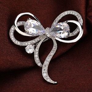 Gros-broche designer broches bijoux mode zircon épingles de réglage perle broches titane avec argent plaqué pour hommes et femmes NE999-4