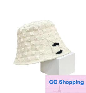 Chapeau de seau en gros Chapeaux de soleil pour femmes Chapeau de seau tissé à la main Été Nouvelle couverture de visage Ultraviolet-Proof Sun Shade Sun Protection Hats
