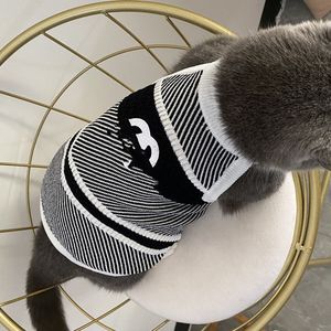 Groothandel Cat Apparel Costuums Designer Dog Deskleding Classic Fashion Puppy Apparel Ice Siik Ademend Vest Zomer huisdier kleding Zwart