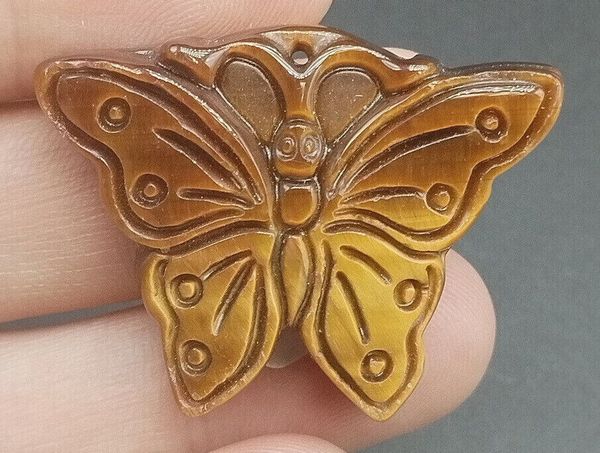 Pendentif papillon sculpté en pierre d'oeil de tigre naturelle certifiée en gros