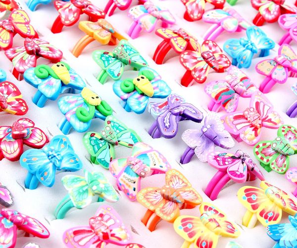 En gros Enfants 30 pcs Bande Anneaux Lot Mix Couleur Papillon Bébé Enfant Fille Partie Polymère Bague En Argile