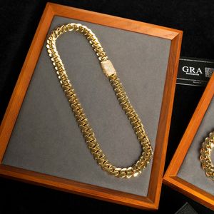 Venta al por mayor Gargantilla Oro de 18 k Cadena de eslabones cubanos de oro personalizado Cadena de Miami cubana de oro de 24 k Collar de cadena cubana de Miami de 20 mm