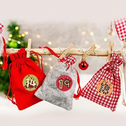 Groothandel kerstavonteren Kalender Countdown Bag Hangen Candy Gift Sacks zak met clips stickers touw thuis kerstdecor