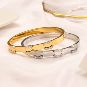 Bracelets classiques Bracelet en or pour femmes Bracelet de luxe Bracelet en cristal plaqué or 18 carats en acier inoxydable Amoureux de mariage Cadeau Bijoux
