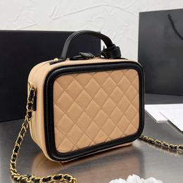 Vente en gros Classic Filigrane Vanity Case Totes Bag Caviar Cuir de vachette Designer de luxe Plaid matelassé Sacs en métal doré Chaîne Double Zipper Crossbody sacs à cosmétiques