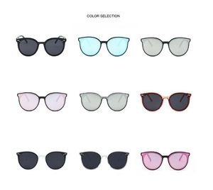 Wholesale- Klassieke V-design Zonnebril Merk Europa en American Fashion Sports Sunglasses Drijfglazen voor Mannen / Vrouwen