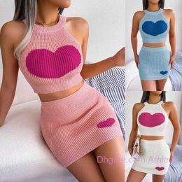 Groothandel Kleding Spring Summer Dames Tracksuits Tweedelige rok Set Leisure Love Color Contrast Naked Top Wrapped Hip Skirs Suits Lady Wear Outfits