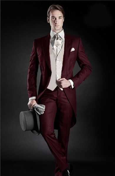 Vente en gros - Conception personnalisée à revers bordeaux Tailcoat hommes costumes de garçons d'honneur en smoking de mariage (veste + pantalon + cravate + gilet) NO; 296