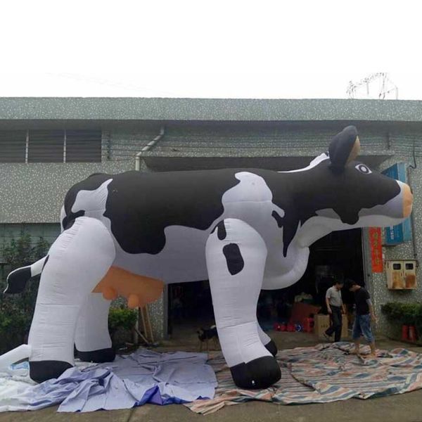 En gros, fabriqué sur mesure 8 ml (26 pieds) avec du ventilateur de lait gonflable géant publicitaire la publicité pour bétail gonflables animaux pour les événements décor