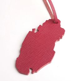 En gros sur mesure en cuir véritable véritable carte du Qatar porte-clés dames sac à dos pendentif femmes sac charme décorations pour sacs 240227