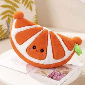 Venta al por mayor, bonito juguete de peluche de fruta de imitación, almohada, juego para niños, compañero de juegos, regalo de vacaciones, premios de máquina de muñecas