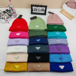 Venta al por mayor Diseñador Beanie Hat Calidad Moda Cashmere Gorro de punto para hombres mujeres Casquetas Unisex Invierno Casual Gorros al aire libre Gorro Cabeza Cálido Gorro de calavera Sombrero en forma