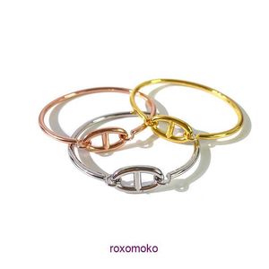 Bracelets de concepteur en gros H Bracelets en ligne Shop Street Photo Neutral Wind Sun Characon Pig Bracelet Coréen Personnalisation minimaliste INS FASHI AVEC BOX-CADE