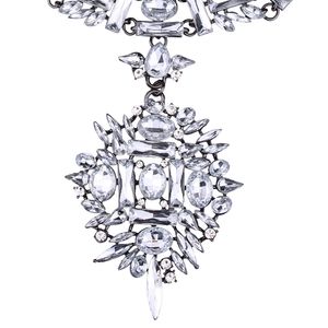 Groothandel-ontwerper luxe glinsterende witte kristal overdreven bloem hanger trui choker verklaring ketting voor vrouw
