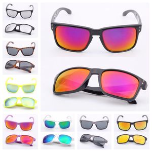 Gafas de sol de lujo de diseñador al por mayor ciclismo al aire libre Gafas clásicas con remaches para hombres y mujeres Accesorios de moda 18 estilo Ok005