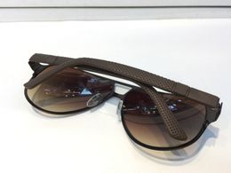 Gafas de sol de diseñador al por mayor para hombres Diseñador de moda Gafas de sol Marco ovalado Espejo UV400 Lente Fibra de carbono Piernas Estilo de verano Gafas