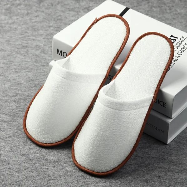 Slippers jetables en gros, pantoufles invités jetables, pantoufles hôtelières de voyage Spa Spa Chaussures confortables nouvelles pour hommes femmes