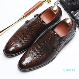 Zapatos de vestir al por mayor 2021 Hombres Patrón de cocodrilo negro Punta estrecha Doble correa de monje Trabajo formal Marrón Oxford
