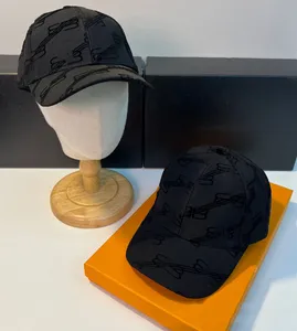 Venta al por mayor, gorra de béisbol con letras impresas bordadas, gorra de sol informal a juego para mujer, gorras de pico duro con circunferencia de cabeza grande