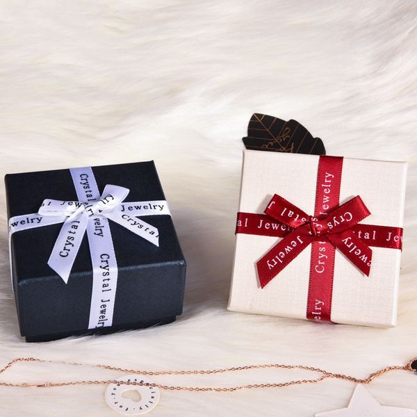 Vente en gros usine directe pour dame femmes cadeau boîte à bagues en papier kraft créatif bijoux noeud papillon ciel et terre carton boîte-cadeau personnalisée