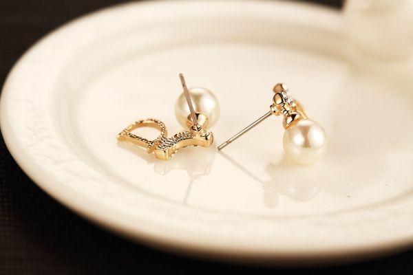 Al por mayor del diseñador de moda de lujo Carta diamante del diamante artificial de perlas aretes de oro de 18 quilates para alfiler de plata Mujer