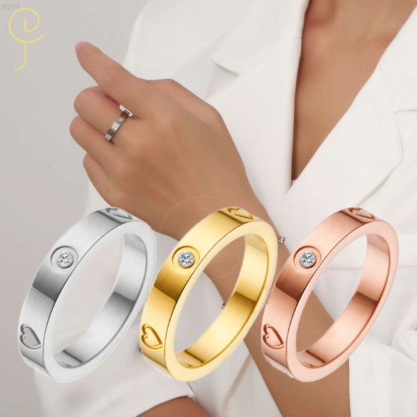 Venta al por mayor de joyería de regalo para mujer y niña, anillos de pareja con forma de corazón de melocotón con incrustaciones de circonio de acero inoxidable de 18K, tornillo de amor con diamantes