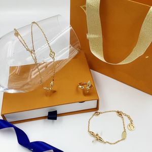 Venta al por mayor Moda mujer collares Pendientes joyería de diseño 18K chapado en oro pulsera de acero inoxidable regalos de boda para mujer Clover 2023