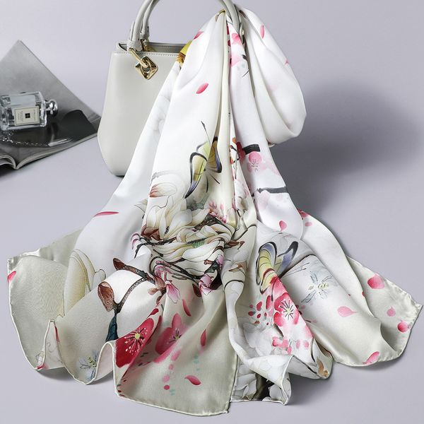 Foulard en soie de créateur de luxe en gros-Femme Chine Vent foulard en soie de mûrier imprimé cadeau long châle fabricant en gros