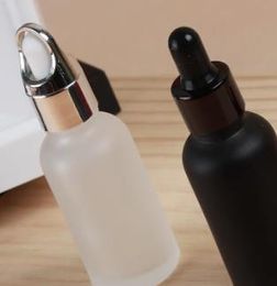 Botella de vidrio negro esmerilado al por mayor con gotero a prueba de niños Viales cuentagotas de 20 cc para uso de aceite esencial 120 x 20 ml Top