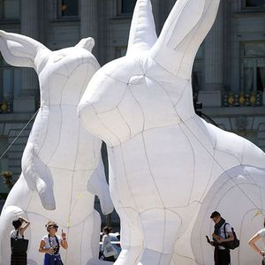 wholesale Le modèle de lapin de Pâques gonflable géant de 20 pieds envahit les espaces publics du monde entier avec la lumière LED-08