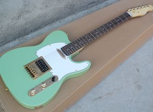 Guitare électrique verte en gros avec pickguard blanc, manche en palissandre, quincaillerie en or, peut être personnalisée comme demande