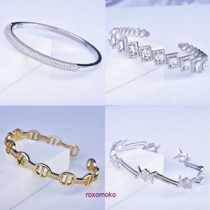 Vente en gros H Home Designer Bracelets à vendre Célébrité en ligne Tiktok diffusion en direct micro bracelet en diamant incrusté étoile même nez de cochon à haute teneur en carbone cl avec boîte-cadeau