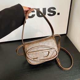 Sac demi-rond teint Halo pour femmes, sac de selle sous les bras, sac à bandoulière simple Oblique, vente en gros