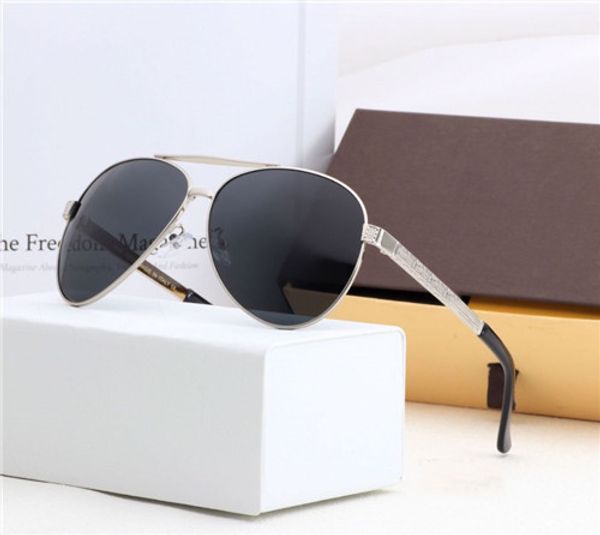 Lente cuadrada polarizada de película de resina polaroid de alta calidad al por mayor con gafas de sol de tendencia de moda de pareja atmosférica, diseñadas para hombres y mujeres