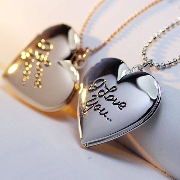 Venta al por mayor- Alta calidad Regalo de amante de San Valentín Palabra Te amo Diseños Los marcos de fotos pueden abrir Locket Colgante Collares con dijes Colgantes de corazón