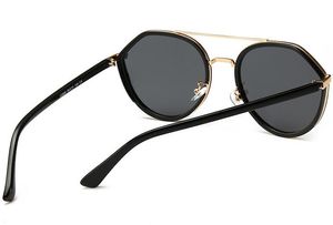 Gros-haute qualité femmes designer lunettes de soleil polarisées tendance personnalité lunettes grand cadre mode dames lunettes de soleil de luxe 22009