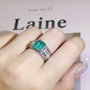 Anillo de gema con incrustaciones de diseño de Hip Hop al por mayor, anillo de diamante de imitación de princesa Fang de calidad Seiko