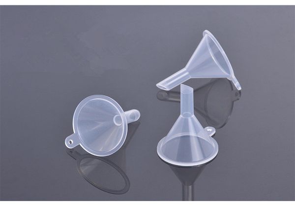 wholesale Mini entonnoirs en plastique pour bouteille liquide d'huile essentielle de parfum petit entonnoir de laboratoire transparent