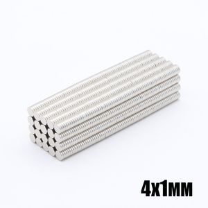 Groothandel - In voorraad 100 stks sterke ronde NDFEB-magneten Dia 4x1mm N35 zeldzame aarde neodymium permanente ambachtelijke / DIY-magneet