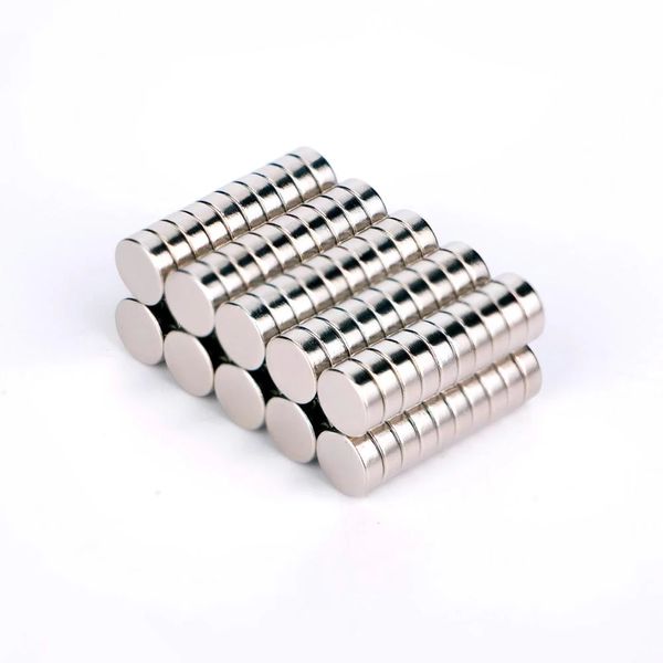 Vente en gros - En stock 100pcs aimants NdFeB ronds forts Dia 5x5mm N35 terre rare néodyme permanent artisanat / aimant bricolage