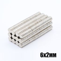 Vente en gros - En stock 200pcs aimants NdFeB ronds forts Dia 6x2mm N35 terre rare néodyme artisanat permanent / aimant bricolage