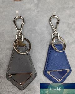 Porte-clés avec Logo Triangle inversé en métal, lettre, personnalité, sens avancé, pendentif, sacs de décoration, vente en gros
