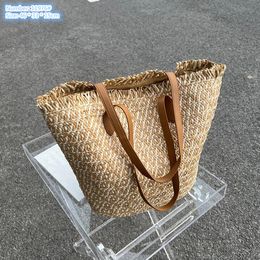 wholesale dames sacs à bandoulière 2 couleurs français vacances d'été voyage plage paille creux sac à main grande capacité tissé sac à dos rue mode gland sac fourre-tout